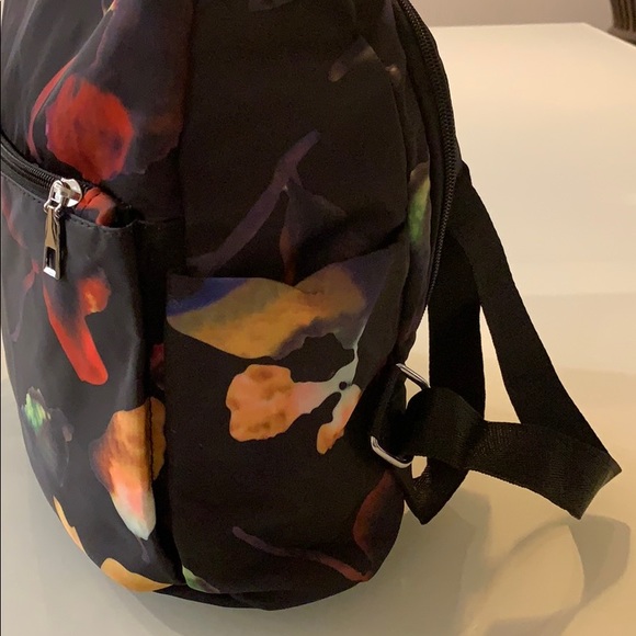 Floral backpack - Picture 3 of 9